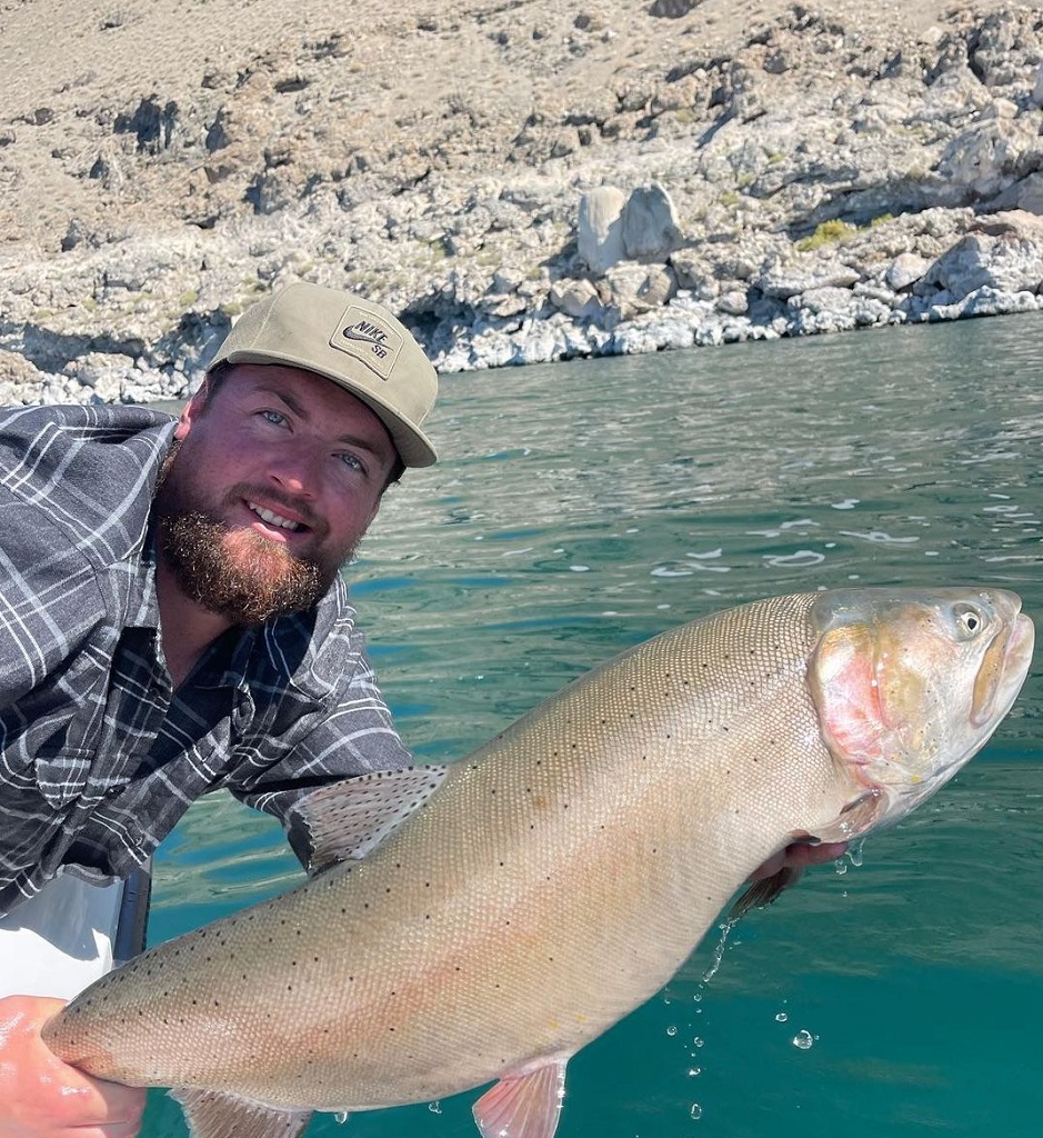 Fly Fishing Pyramid Lake - 20 LBS Lahontan Cutthroat Trout Lacey's Guide Service